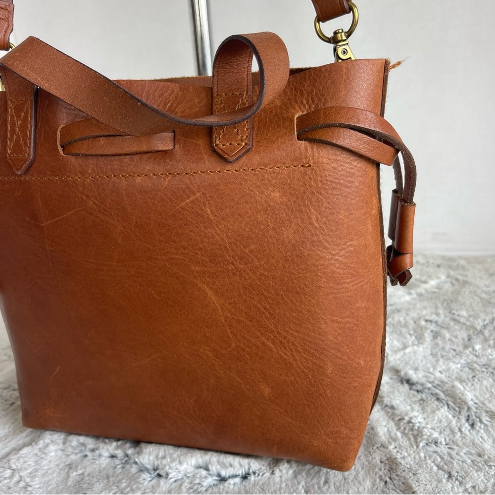 Madewell The Small Drawstring Transport Crossbody Leather Bag - Picture 6 of 16